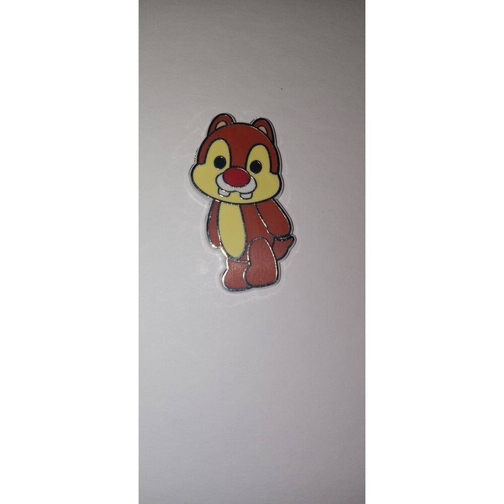 Disney trading pin Chip and Dale mickey mouse pin.